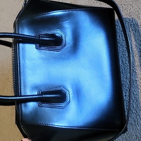 Small Givenchy Antigona bag in leather - Picture 10 of 16